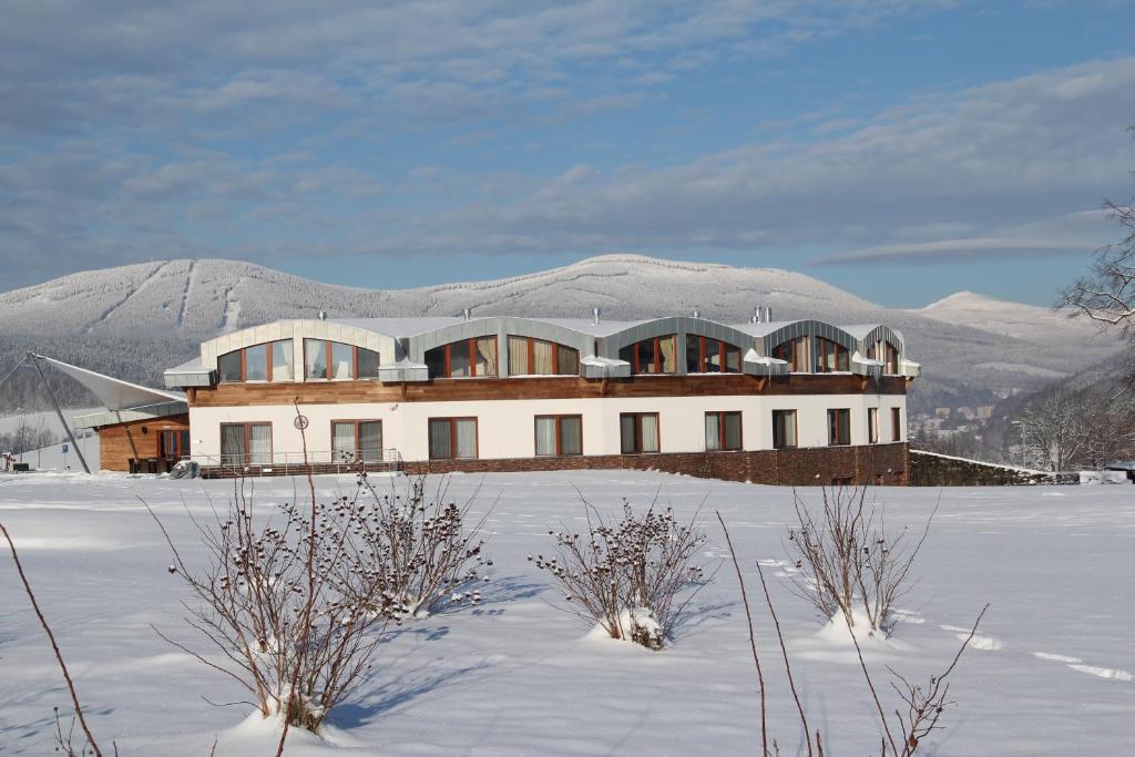 Grund Resort Golf And Ski Mladé Buky Exterior foto